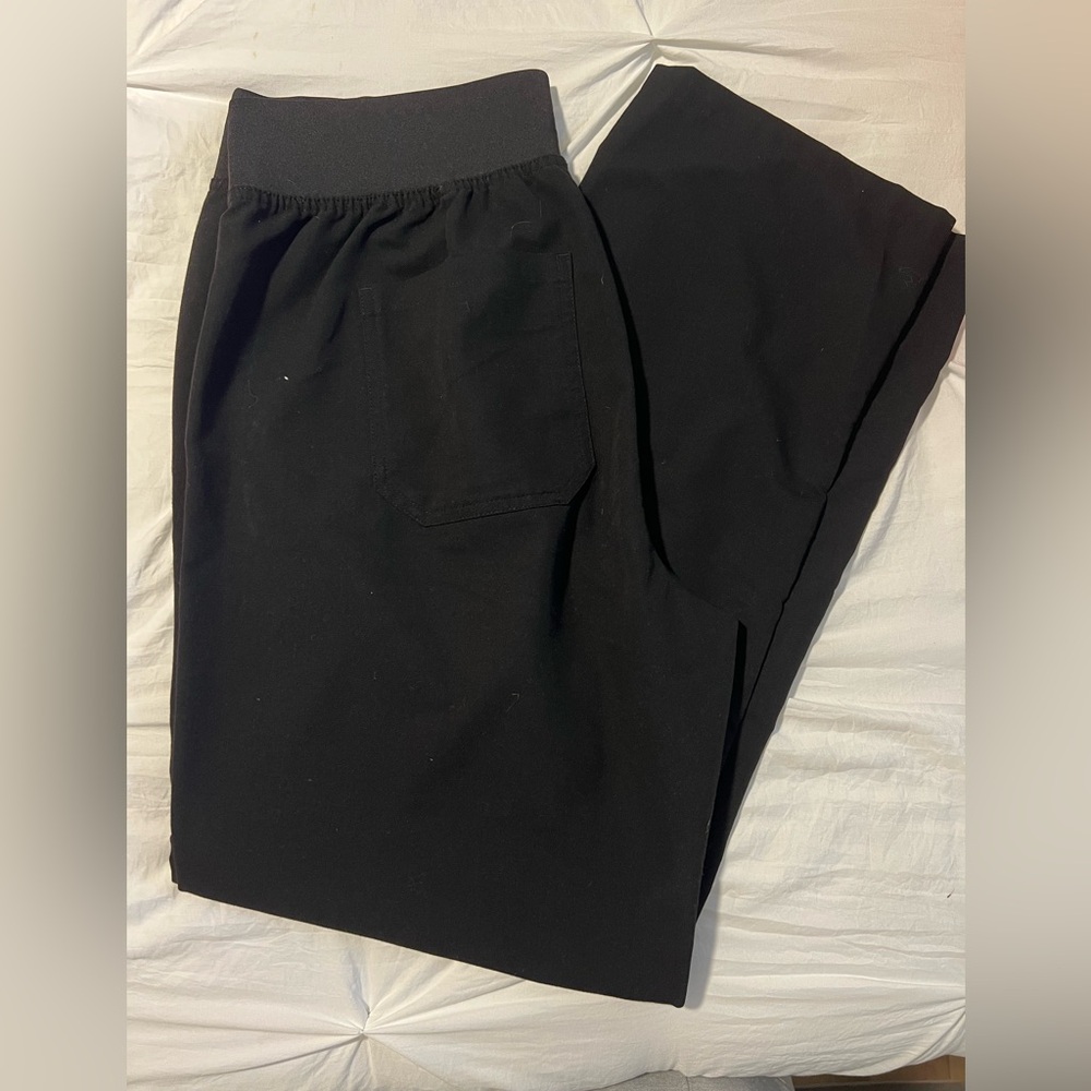 Figs black livingston style size Large